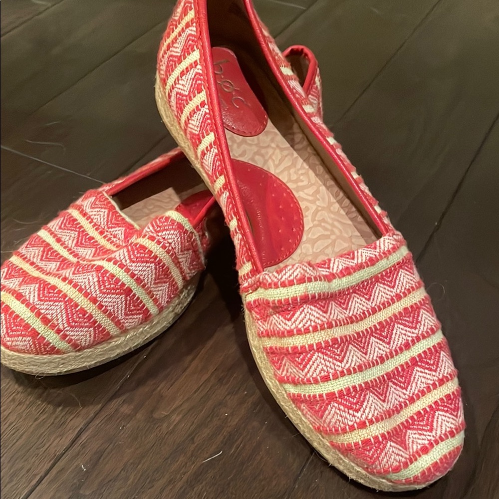 b.o.c. Red and Cream Aztec print Espadrille Flats size 8.5